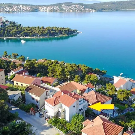 In 6147b * Trogir