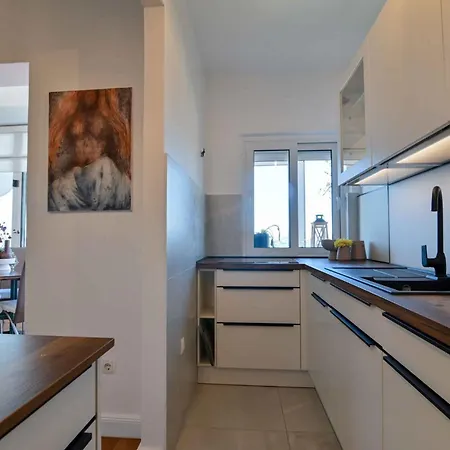 Apartment In 6147b *