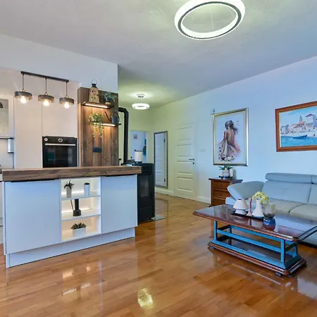 Apartment In 6147b *