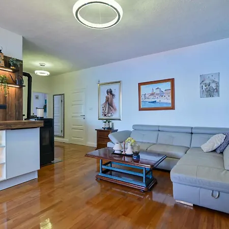 Apartment In 6147b Trogir