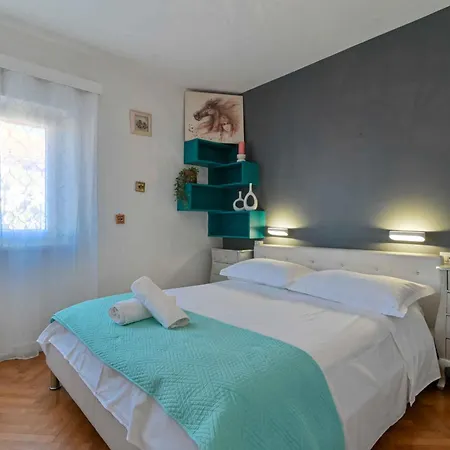 Apartment In 6147b Trogir